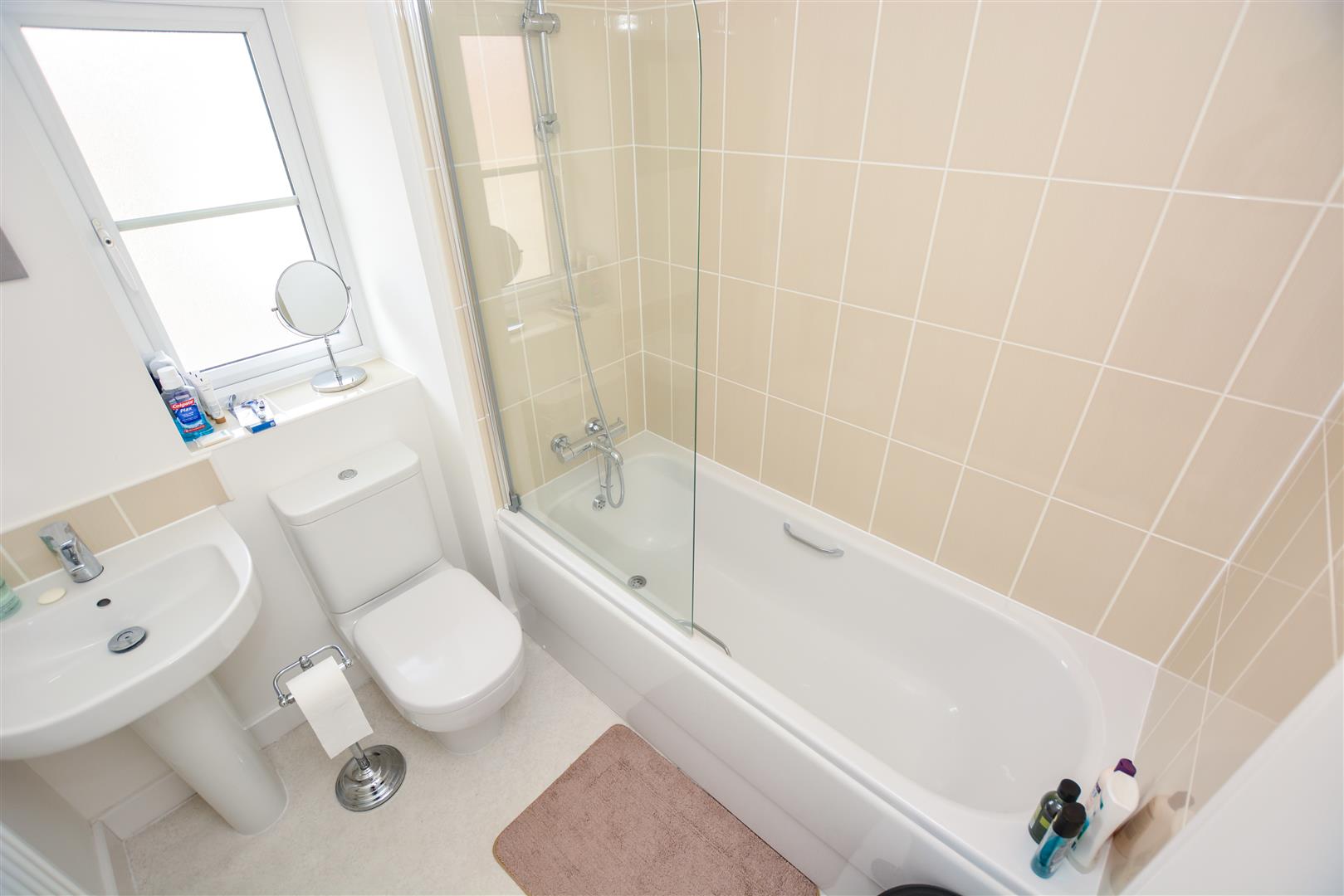 FIRST FLOOR BATHROOM
